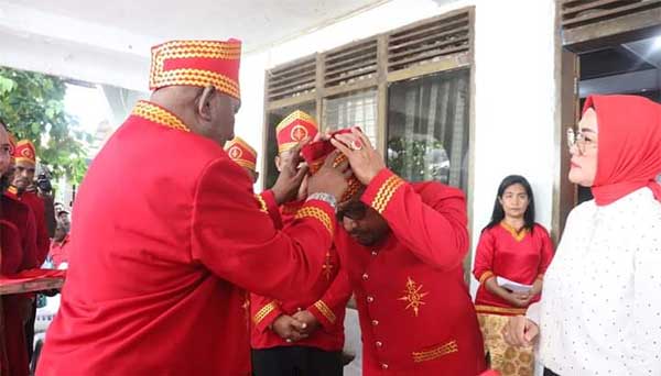 Gubernur Maluku Kembali Dianugerahi Gelar Adat, Kali Ini Badingil Mas 1 Gubmal MI Gelar Adat Bardingil Mas