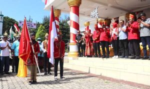 Gubernur MI Lepas Peserta Pawai Kontingen Pesparani IV Maluku