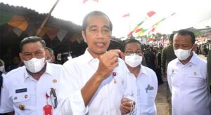 Gubernur Murad Dampingi Presiden Beri Bantuan ke Pedagang Pasar Olilit Hingga Tinjau SPAM Wey Momolin