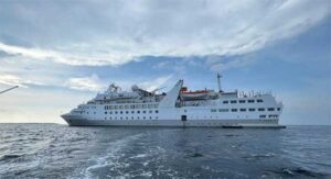 Imigrasi Biak Laksanakan Pemeriksaan Keimigrasian di Atas Kapal Pesiar MS. Silver Explorer