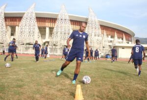 Ricardo Salampessy Resmi Kantongi Sertifikat Pelatih Lisensi A AFC