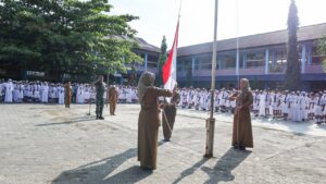 Kembali Beraktivitas, Danrem 172/PWY Pimpin Upacara Bendera Perdana di SMPN1 Sentani