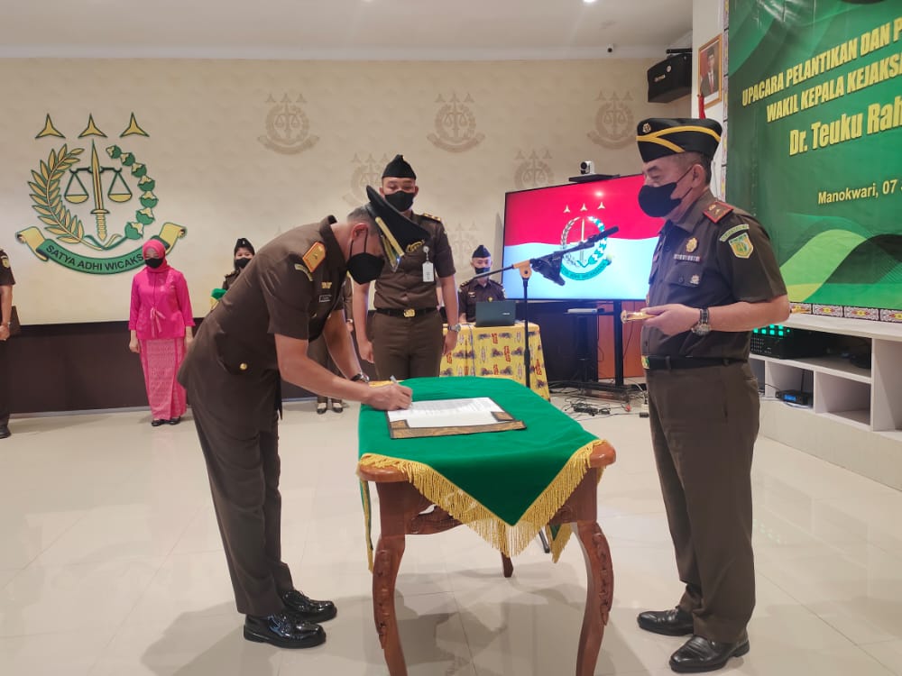 Jabatan Wakajati Papua Barat Resmi Dijabat Teuku Rahman 5 WhatsApp Image 2022 09 07 at 14.45.46