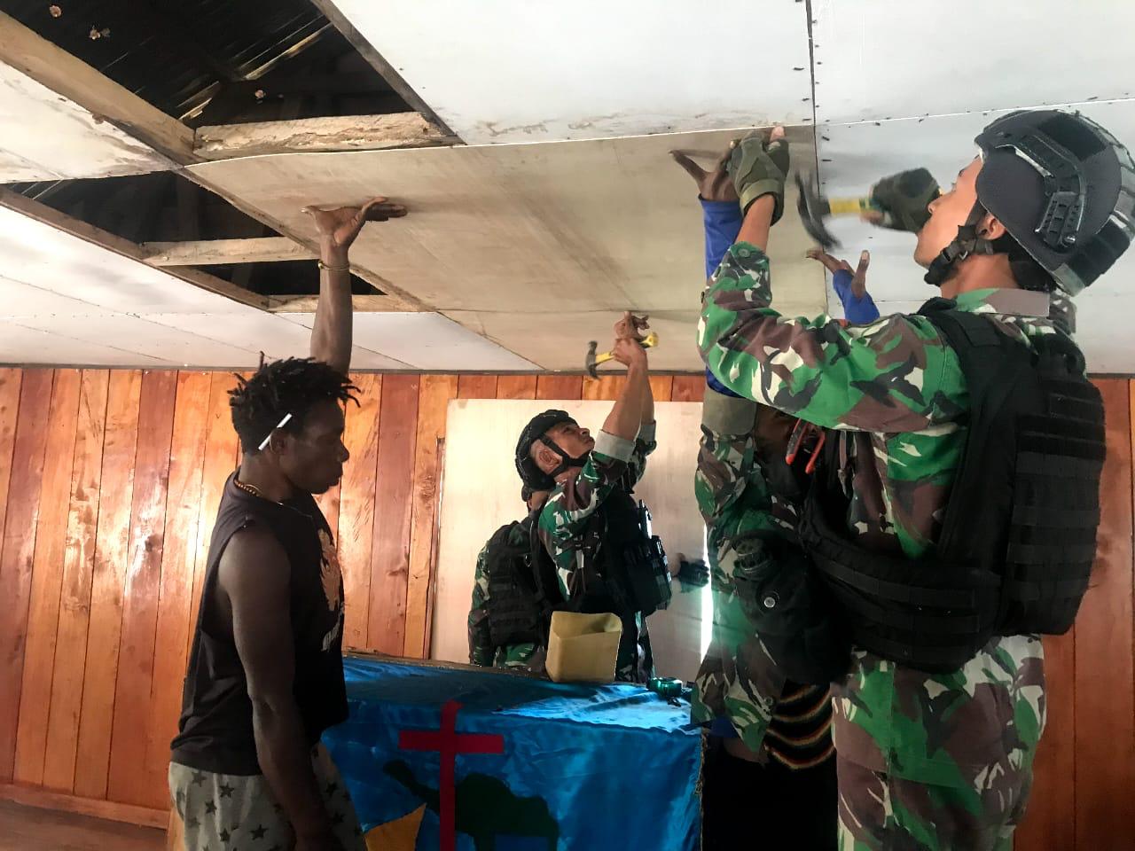 Satgas TNI Kostrad Perbaiki Gereja Karunggame Distrik Yigi 1 WhatsApp Image 2022 09 10 at 16.24.52