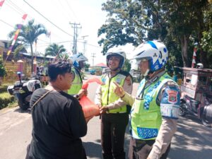 Satlantas Manokwari Gelar Patroli Dialogis dan Baksos Sembako