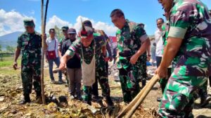 Hadiri Tradisi Bakar Batu, Pangdam Cenderawasih: Budaya Perlu Dilestarikan, Kita Semua Basudara