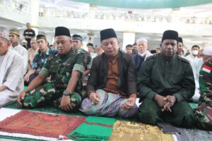 Pangdam Cenderawasih Shalat Jumat Berjamaah dan Bersilaturahmi di Masjid Raya Baiturrahim Jayapura