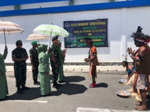 Danrem 173/PVB Disambut Tradisi Mansorandak di Biak Numfor