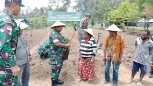 Dandim 1702/Jayawijaya Pimpin Penanaman Cabai Perdana di Kampung Honai Lama