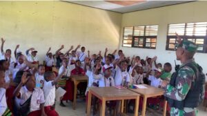 Satgas TNI 301/PKS Tingkatkan Motivasi Belajar Siswa Inpres Wandigobak