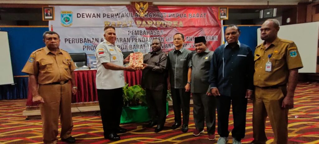 Pj Gubernur Janji Bangun Gedung Permanen DPR-PB dan MRPB Tahun Depan