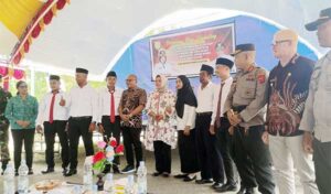Kunker ke Kepala Madan, Bupati Safitri Resmikan Waehotong Jadi Desa Definitif