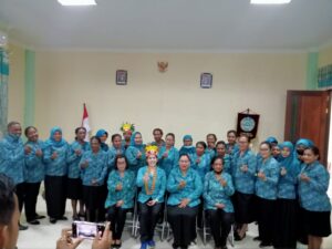 Ny Roma MP Waterpauw Ajak Masyarakat Teluk Bintuni Gemar Makan Ikan