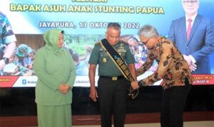 Pangdam Cenderawasih Dikukuhkan Jadi Bapak Asuh Anak Stunting Papua