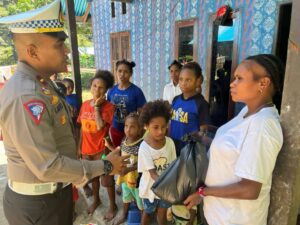 Patroli Humanis, Tim Satlantas Manokwari Kunjungi Tiga Kampung