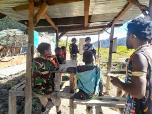 Satgas TNI 303/SSM Ajarkan Membaca dan Menulis Sejak Dini di Papua