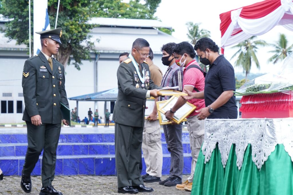 Berprestasi, 5 Prajurit Kodam XVI/Pattimura Terima Penghargaan