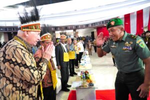 Kasdam Cenderawasih Hadiri Orasi Ilmiah Menteri Bahlil dan CEO PTFI di Kampus Uncen