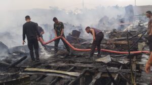 Si Jago Merah Melahap Puluhan Bangunan Rumah Di Pasar Dolog Agats