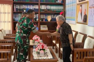 Dansatgas Yonif 511/DY Bersilaturahmi Dengan Uskup Agung Merauke