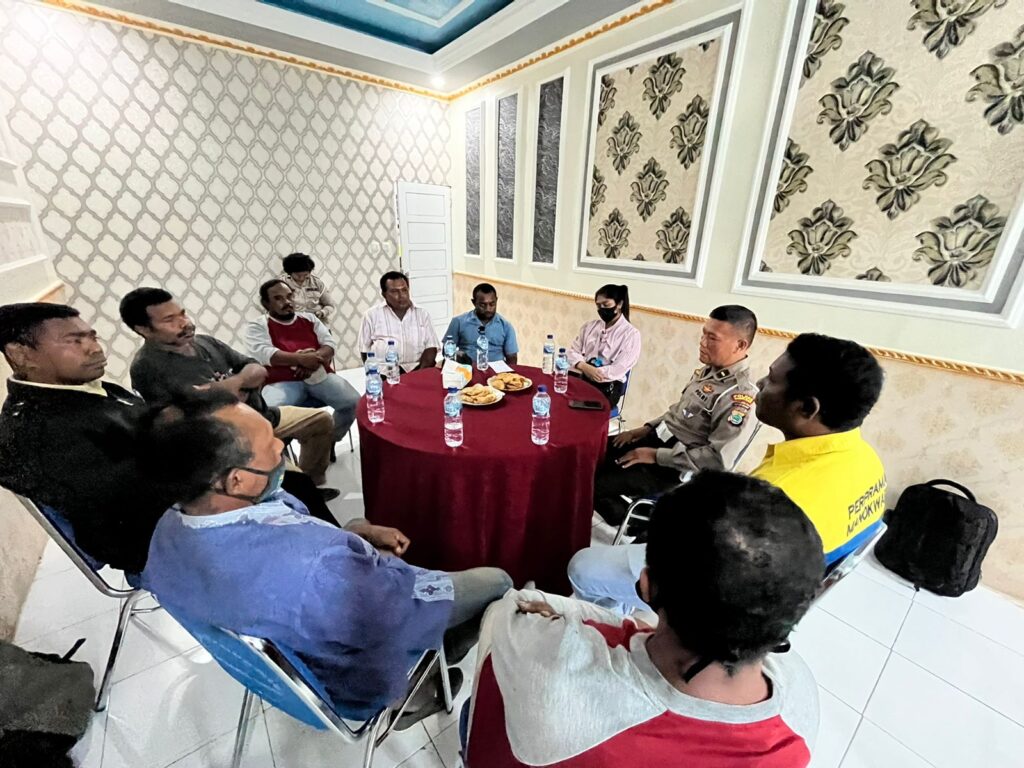 Ketua Komunitas Ojek Manokwari Mendapat Sosialisasi Tertib Lalin