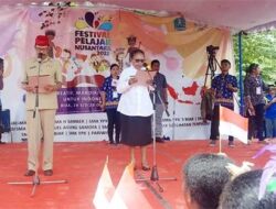 Ribuan Pelajar Ikrarkan Sumpah Pemuda Dalam 2 Bahasa, Ketua DPRD Biak Apresiasi