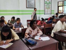 Kunjungi PKBM Kasih Rumbai Koteka, Kapolda PB Puji Upaya Pembinaan Anak Putus Sekolah