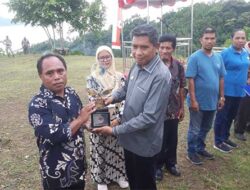Serahkan Trophy Proklim Utama ke Dusun Karanjang, Ini Pesan Penjabat Wali Kota Ambon