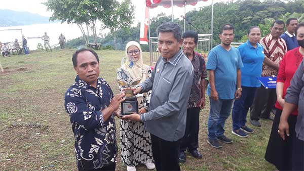 Penjabat Wali Kota Ambon Trophy Proklim Utama