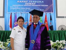 Sekda Maluku Hadiri Pengukuhan John Ruhulessin Sebagai Guru Besar UKIM