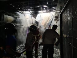 6 Bangunan Ruko Hangus Terbakar Di Pasar Sorendaweri