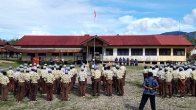 Upacara Peringatan Hari Pahlawan Di SMK Negeri 1 Oksibil