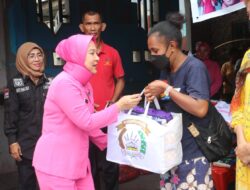 Bhayangkari Polda Papua Berikan Bantuan Korban Kebakaran Di Paris Dok IX Jayapura