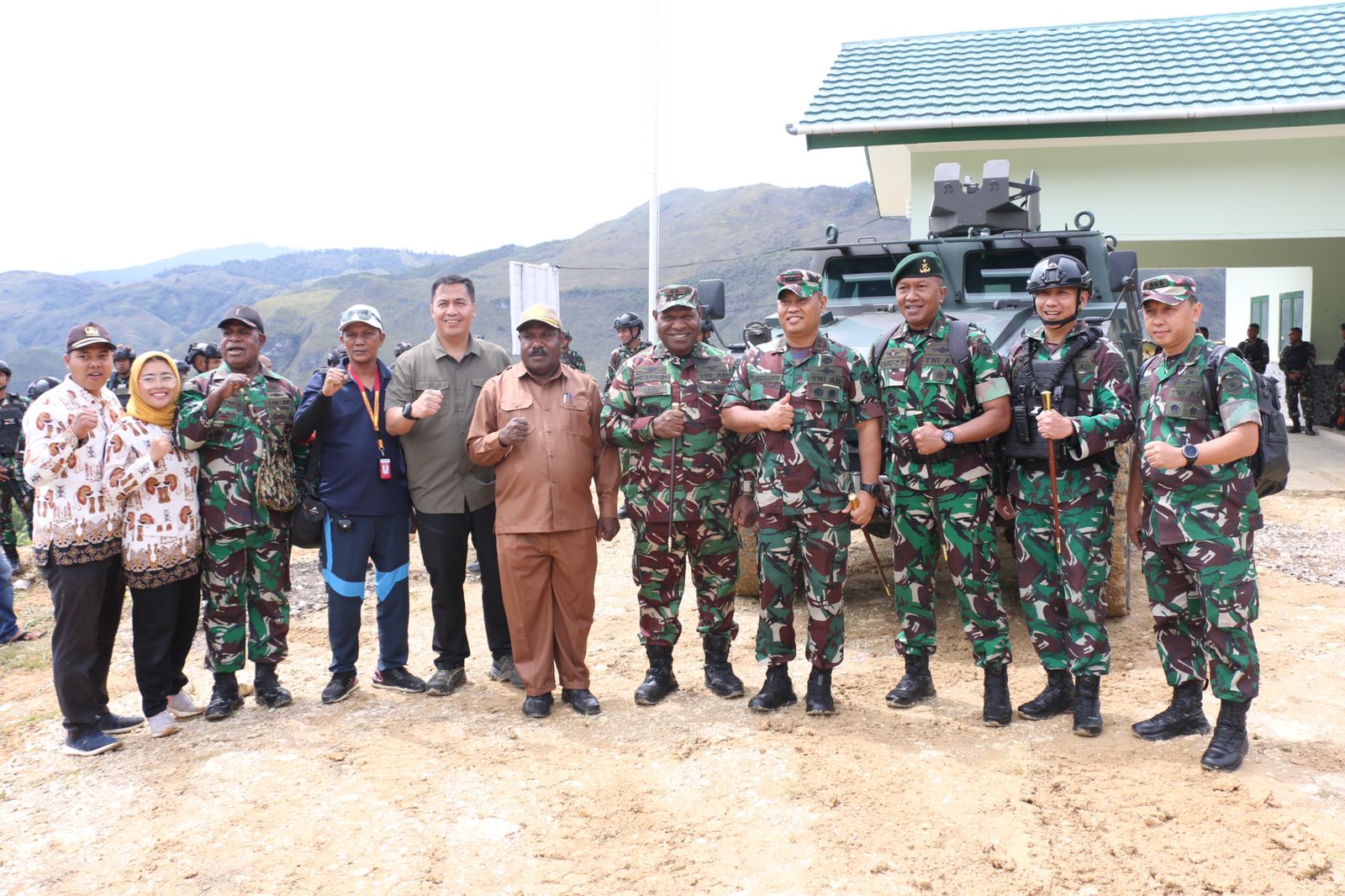 Pangdam Jaya Kunjungi Satgas Pamrahwan Yonmek 203 Di Tiom 1 WhatsApp Image 2022 11 16 at 14.09.41