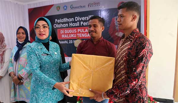 Masyarakat Maluku Diajak Konsumsi Ikan Demi Cegah Stunting 1 Widya Pratiwi Ajak Masy Makan Ikan cegh stunting