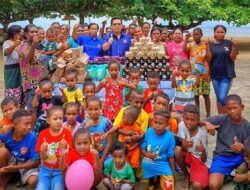25 KK Terima Paket Natal DPW Partai NasDem