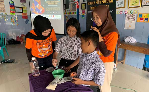 Foto 2 Science Film Festival 2022 SDN Gondangdia 01 Pagi Jakarta © Dok Science Film Festival