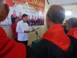 Pj Wali Kota Ambon Lantik Saniri Negeri Hative Kecil, Ini Harapannya