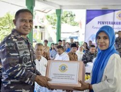 Komitmen Bangun Kelautan Nasional, Danlantamal IX Berbagi Tali Asih di KBN Tial