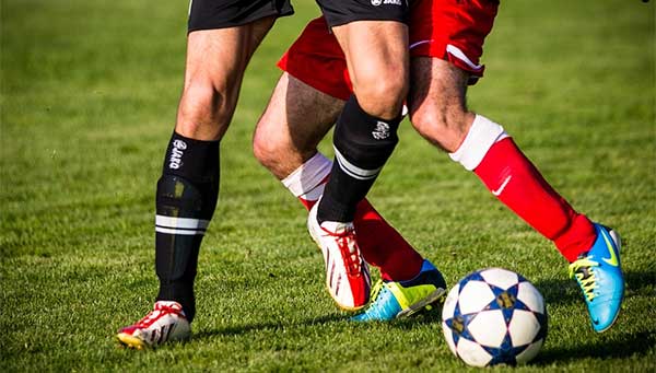 Studi : Kesehatan Otak Pesepakbola Cenderung Memburuk Setelah Usia 65 Tahun 1 Ilustrasi pemain sepakbola