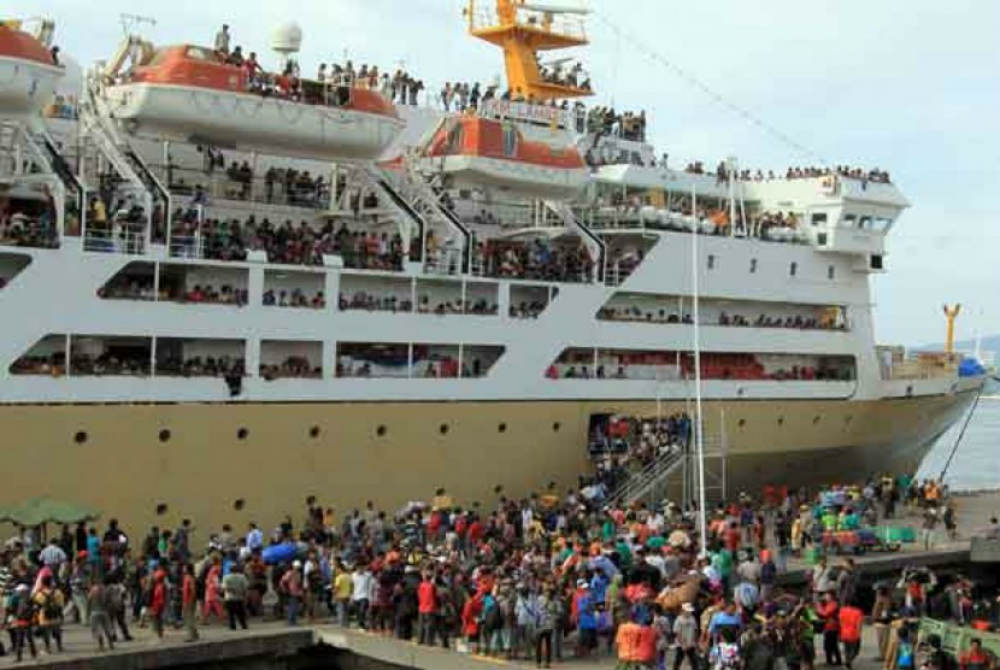 Kapal milik PT Pelni saat sandar di Pelabuhan Laut Jayapura