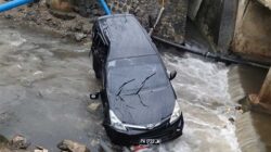 Mobil Avansa Ditumpangi 5 Orang Mabuk Masuk Kali Acai, 1 Tewas di TKP 10 Mobil Avansa Masuk Kali Acai 1 Tewas