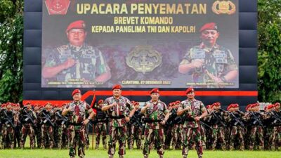 Panglima TNI Kapolri Penyematan Brevet Komando