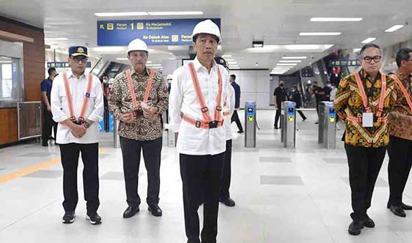 Presiden Jokowi Zero Survei