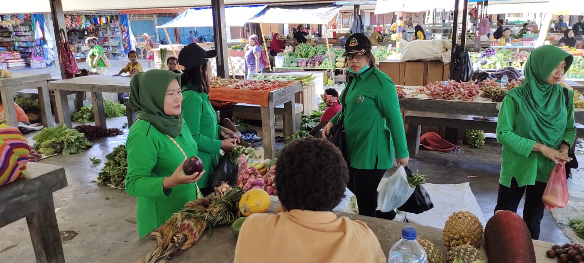 Mama-Mama Papua Senang Persit 1715/Yahukimo Beli Dagangannya 1 WhatsApp Image 2022 12 23 at 23.35.36