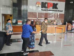 Datangi Gedung Merah Putih, Istri dan Anak Lukas Enembe Penuhi Panggilan KPK