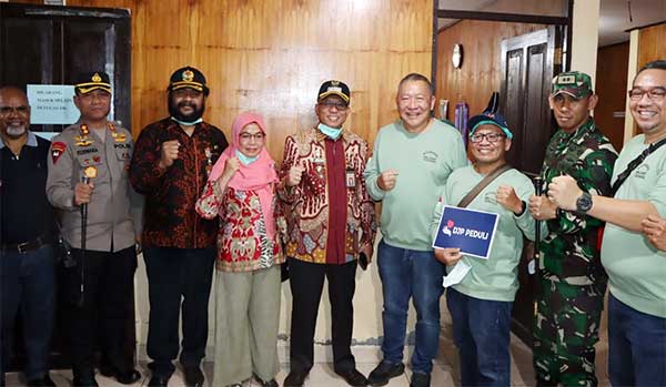 Tinjau Operasi Katarak Gratis di RSUD Mulia, Pj Bupati Puncak Jaya Apresiasi Penyelenggara 1 Pj Bupati Puncak Jaya Operasi Katarak Gratis