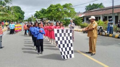 Sekwan Biak Lepas Peserta Yospan Jalan HUT PI 168 Th