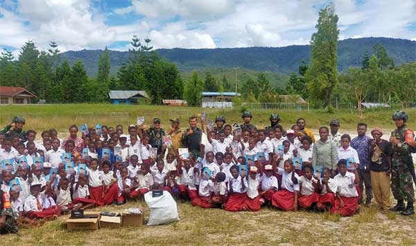 TNI Trauma Healing di Pegunungan Bintang