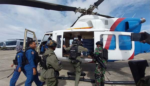 Heli Polri Angkut Pers TNI Polri Bebaskan Sandera
